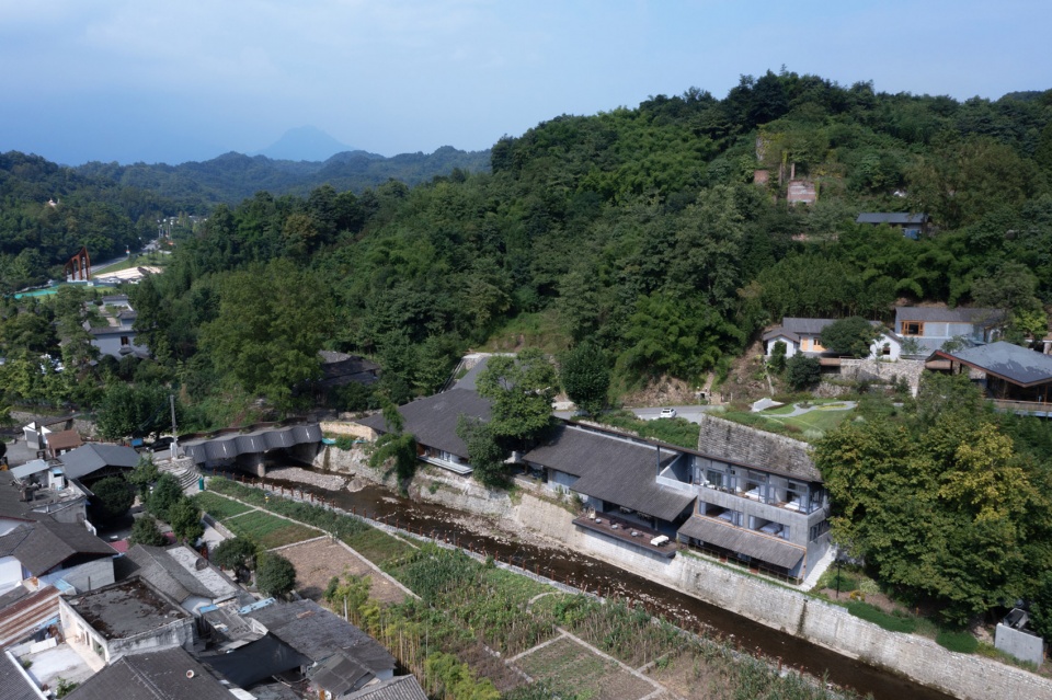 極簡風(fēng)鄉(xiāng)村民宿改造設(shè)計(jì)   溪邊酒店民宿設(shè)計(jì)賞析