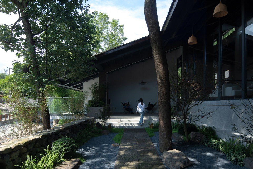 極簡風(fēng)鄉(xiāng)村民宿改造設(shè)計(jì)   溪邊酒店民宿設(shè)計(jì)賞析
